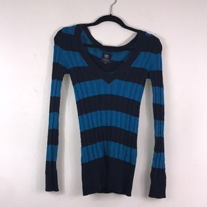 American eagle blue long sleeve v-neck sweater
